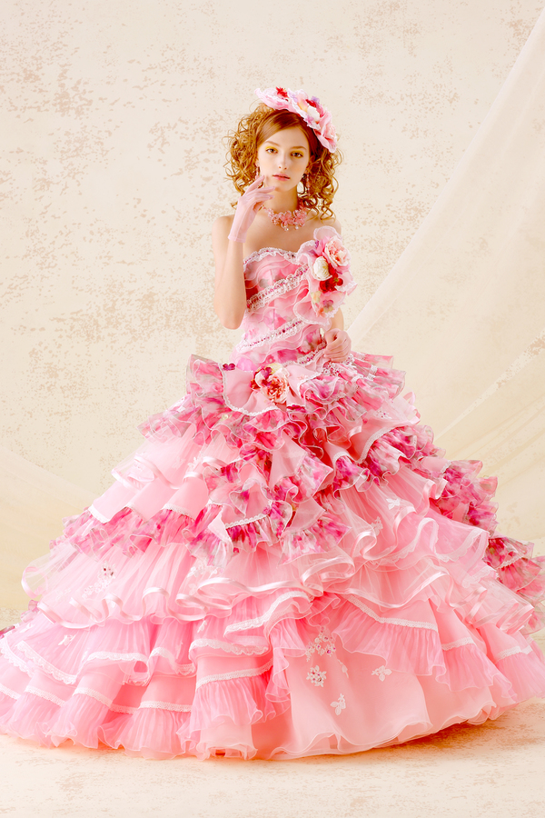 ピンク花柄ドレス 熊本のブライダル 振袖レンタルショップ ウェディングマイン